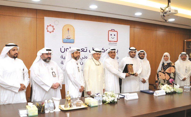 تعاونية الروضة» و «المعلمين» تدعمان 200 طالب